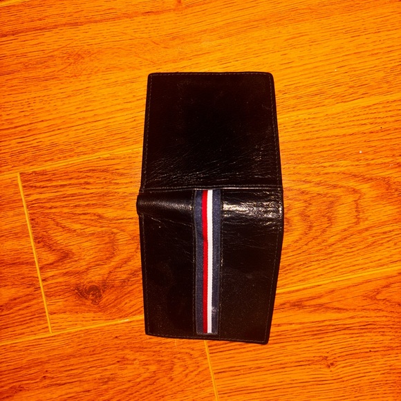 Tommy Hilfiger Wallet - Picture 1 of 2